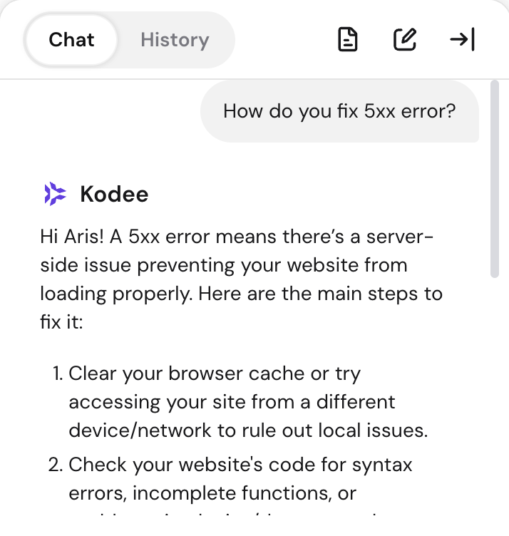 Interfaz de Kodee que muestra una interacci&oacute;n entre Kodee y una persona usuaria para resolver un error