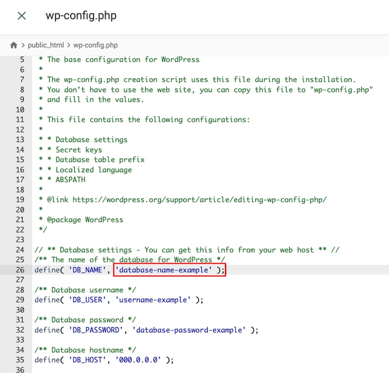 El editor del Administrador de archivos de Hostinger, con el nombre de la base de datos resaltado en wp-config