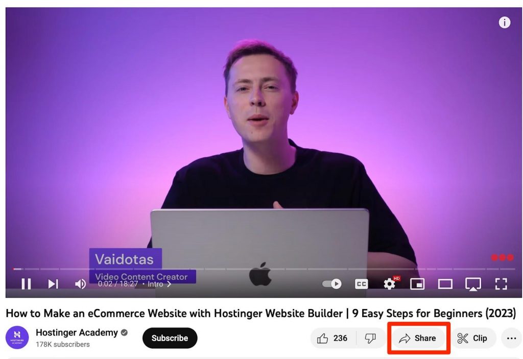 Puedes encontrar el código para insertar al pulsar el botón Compartir en Youtube.
