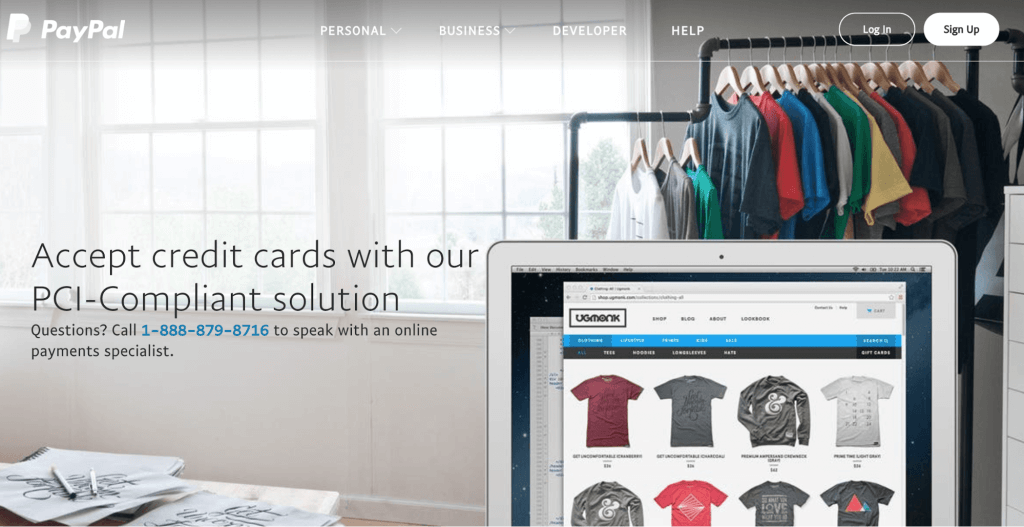 homepage website paypal yang menunjukkan kepatuhan terhadap PCI