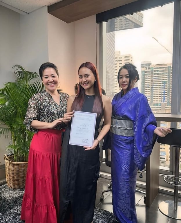 Amanda when she got certified as a personal color analyst