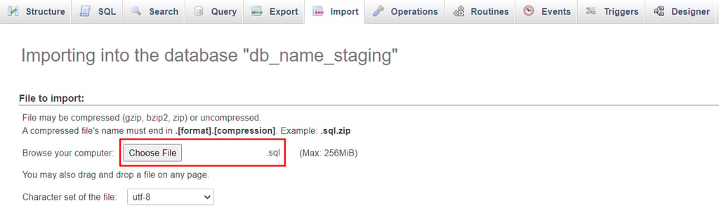 phpMyAdminのインポートタブで、ダウンロードしたデータベースファイルをアップロードするボタン
