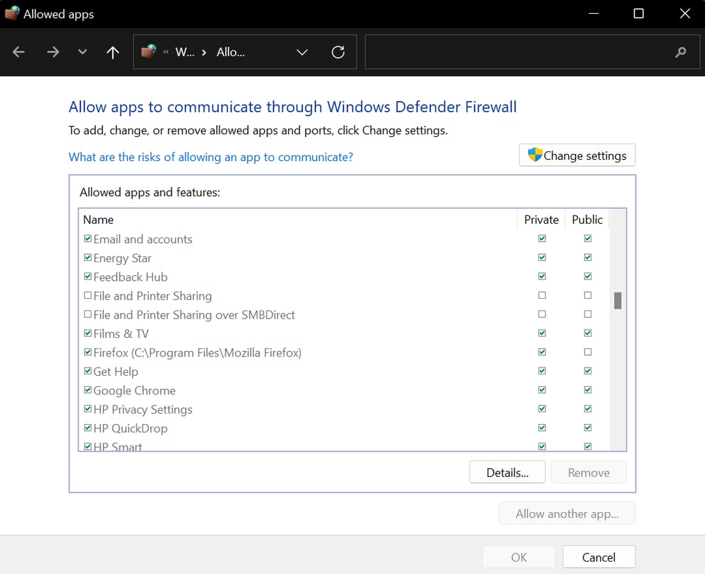 Windows Defenderファイアウォールの「許可されたアプリ」の一覧が表示されている画面
