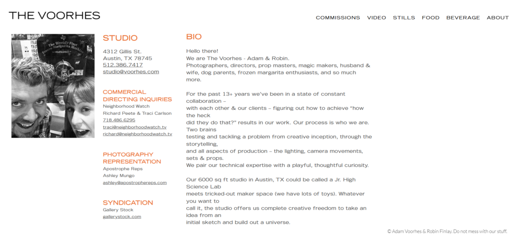 La page "À propos de moi" des Voorhes présente les biographies des photographes, leurs clients, des articles et des liens importants.