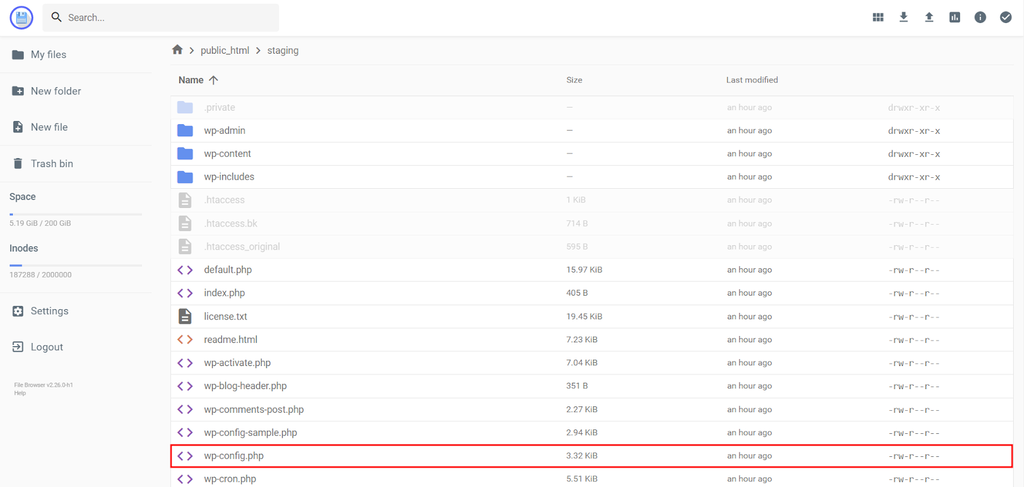 Gestionnaire de fichiers Hostinger, mise en évidence du fichier wp-config.php dans le dossier staging