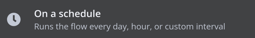 Menu n8n affichant l'option de n&oelig;ud de d&eacute;clenchement On a Schedule
