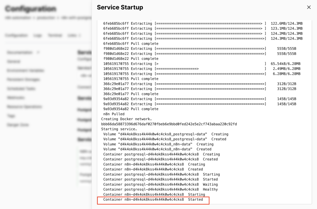 La ligne Container n8n-[nom g&eacute;n&eacute;r&eacute;] Started dans les journaux de d&eacute;marrage des services de Coolify.
