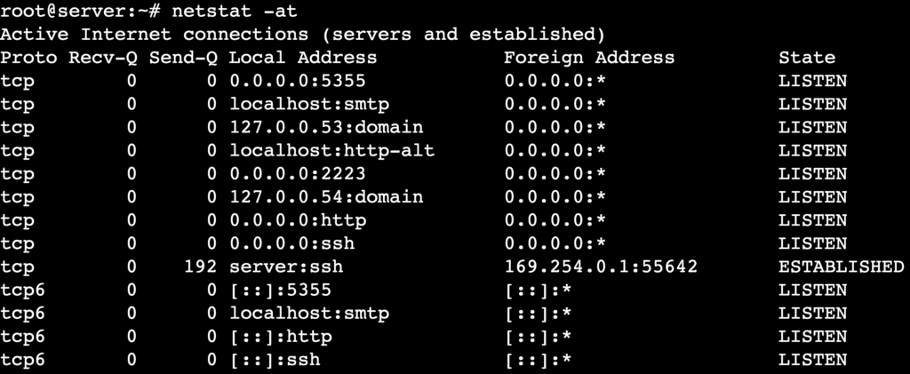 La sortie de la commande netstat -at affiche les connexions TCP actives.