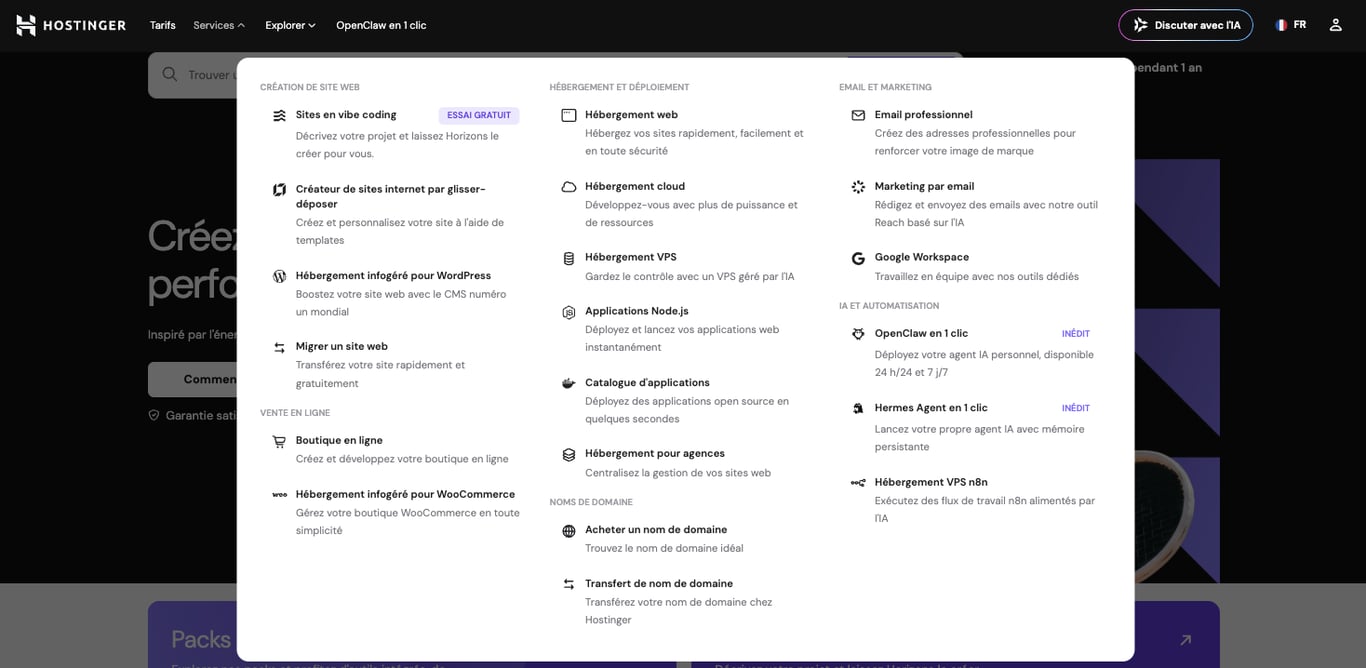 Menu d&eacute;roulant Hostinger affichant des options organis&eacute;es pour l&rsquo;h&eacute;bergement, les sites web et les noms de domaine