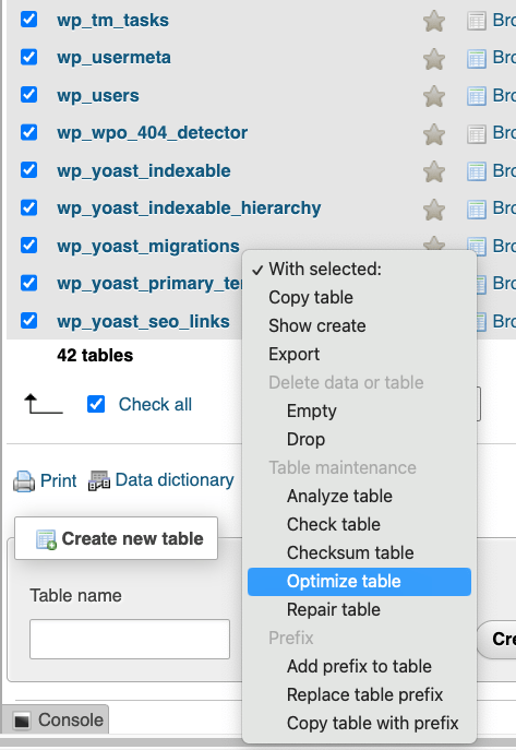 Onglet Structure de phpMyAdmin, avec la commande d’optimisation des tables mise en évidence