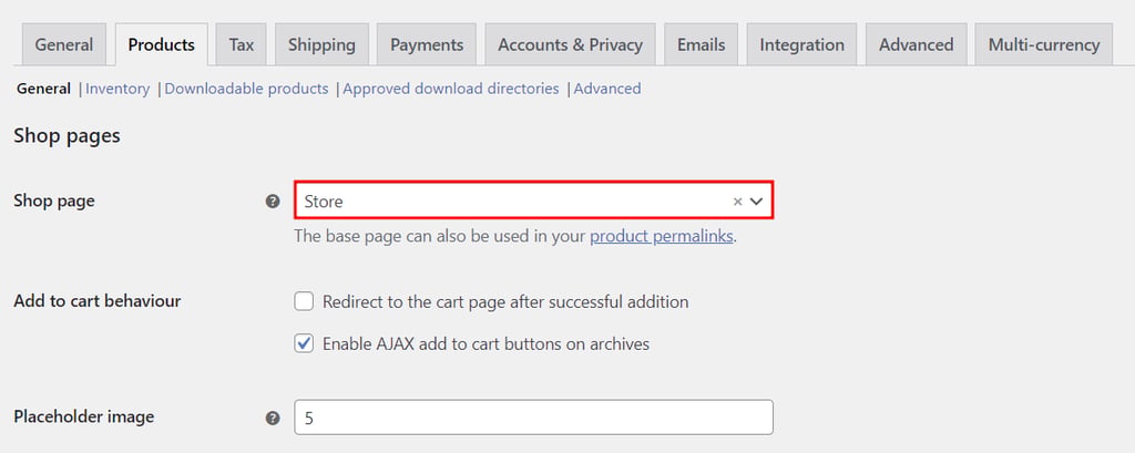 Podzakładka produktów WooCommerce, z zaznaczonym menu rozwijanym umożliwiającym modyfikację strony sklepu