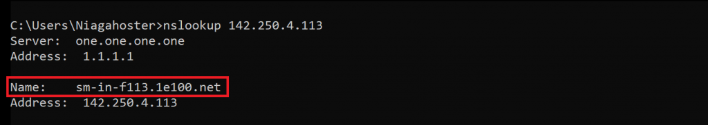 Exemplo de consulta nslookup retornando o registro PTR de um IP no DNS do Google.