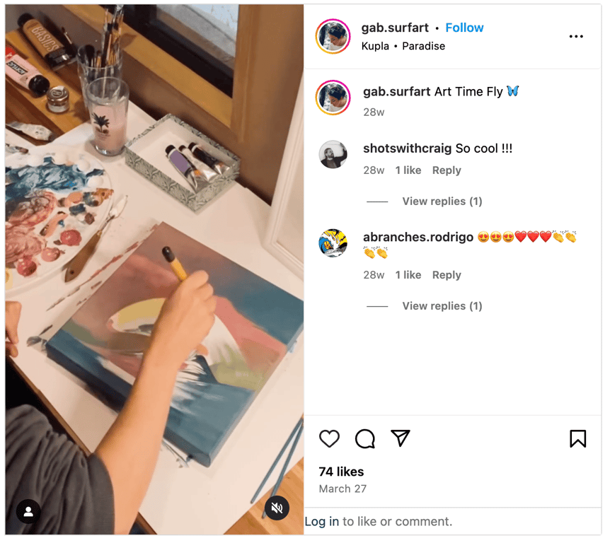 Vídeo mostrando os bastidores da criação e venda de pinturas por um artista.