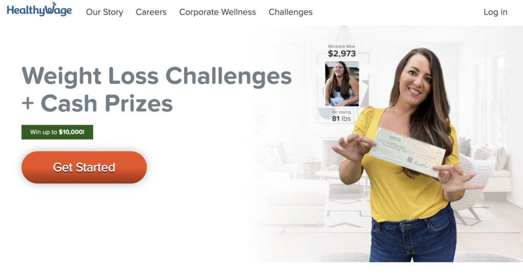 A página inicial da HealthyWage apresenta uma mulher com uma blusa amarela segurando um cheque, promovendo os desafios de perda de peso da HealthyWage com prêmios em dinheiro de até US$ 10.000.