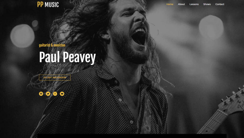Cabeçalho de site com Paul Peavey, guitarrista e músico, com uma guitarra elétrica em um design dramático em preto e branco de alto contraste.