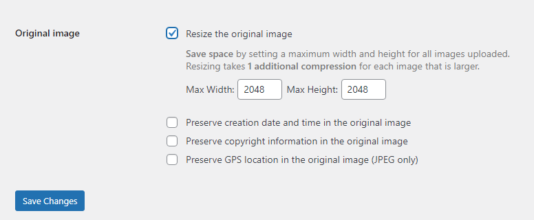 Painel de configurações para upload de imagens, com opções para redimensionar, preservar metadados e definir as dimensões máximas das imagens.