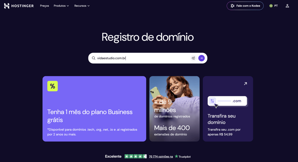 Página de busca de domínios da Hostinger mostrando que "vidaestudio.com.br" está indisponível, com sugestões alternativas e uma oferta por tempo limitado de e-mail profissional grátis.