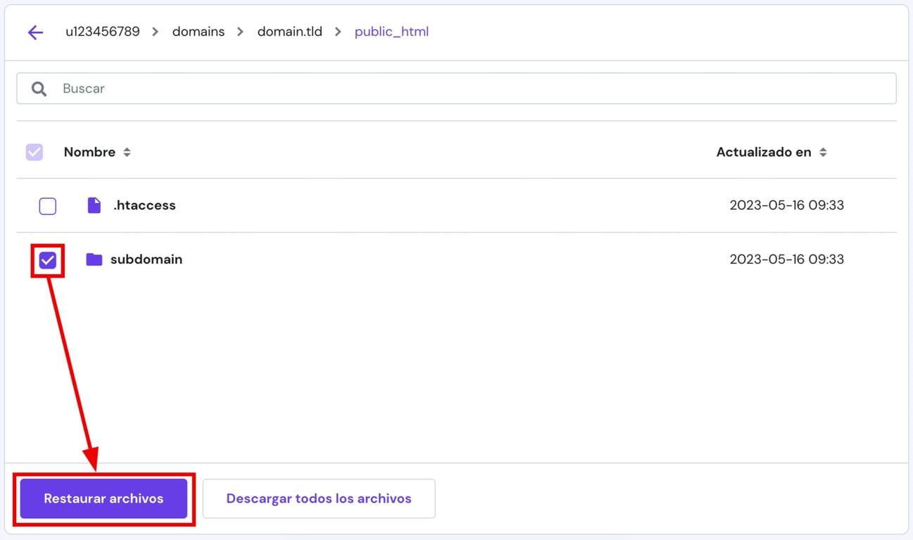 Hostinger administrador de archivos con carpeta subdomain seleccionada y botón “Restaurar archivos” resaltado