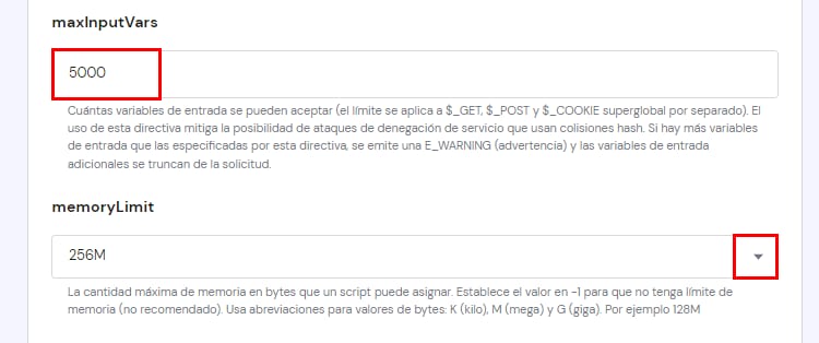 Hostinger hPanel: campo maxInputVars con valor 5000 resaltado y menú memoryLimit con desplegable resaltado