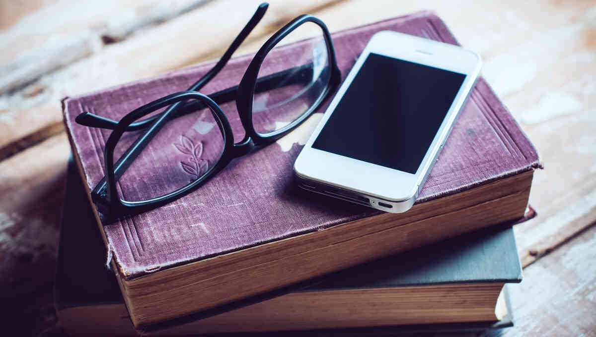 9 Best Apps for Book Lovers