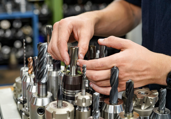 CNC 도구 및 툴 홀더 관리 장면