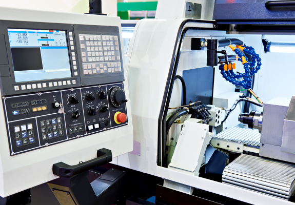 CNC 가공 머신의 사진이다.