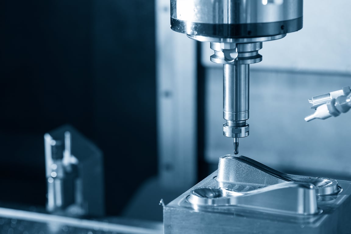 밀링 공구 볼 엔드밀이 장착된 밀링 기계 사진