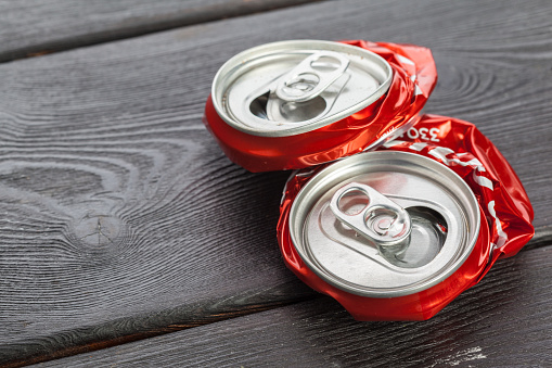 찌그러진 코카콜라 알루미늄 캔