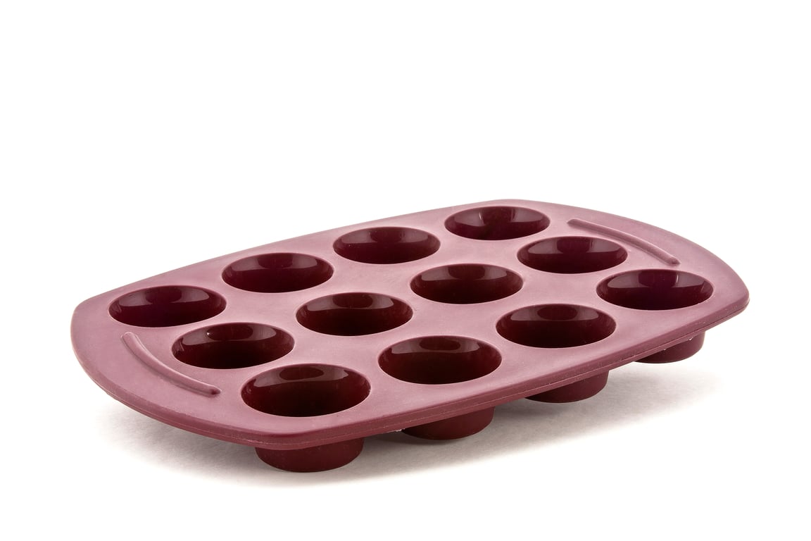 갈색으로 된 원형의 고무 금형 틀