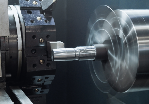 연삭 공정 장면