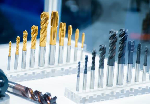 스레드 밀링과 태핑의 비교