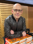 Portrait of Brad Meltzer