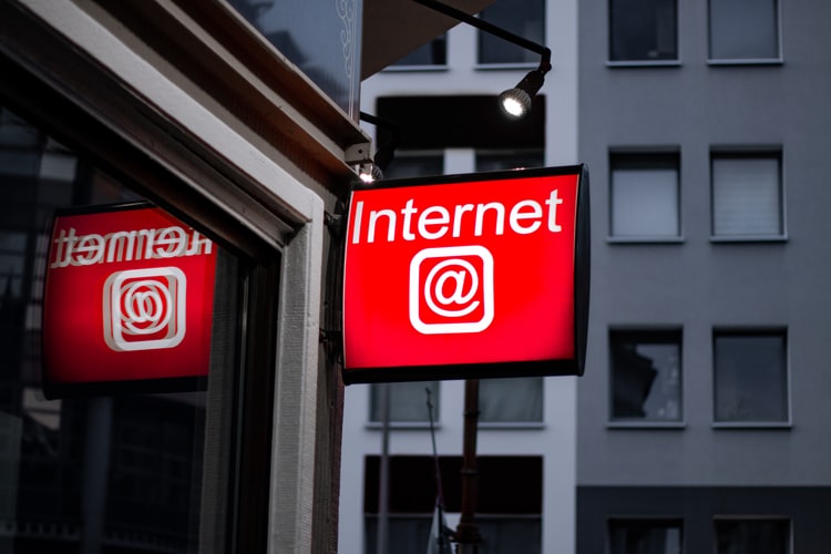 a sign saying internet