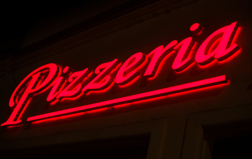 A red neon Pizzeria sign