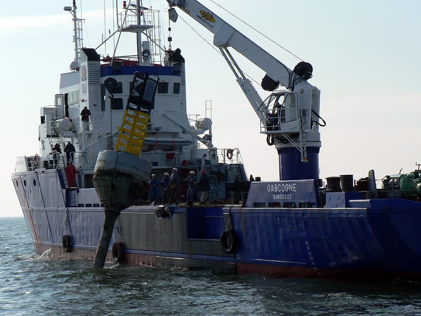 a buoy laying vessel