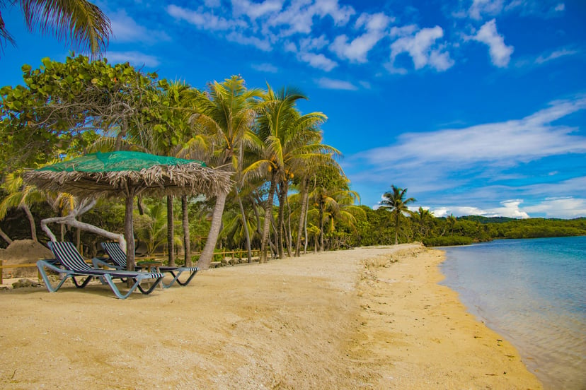 A sandy beach in Roatán, Honduras