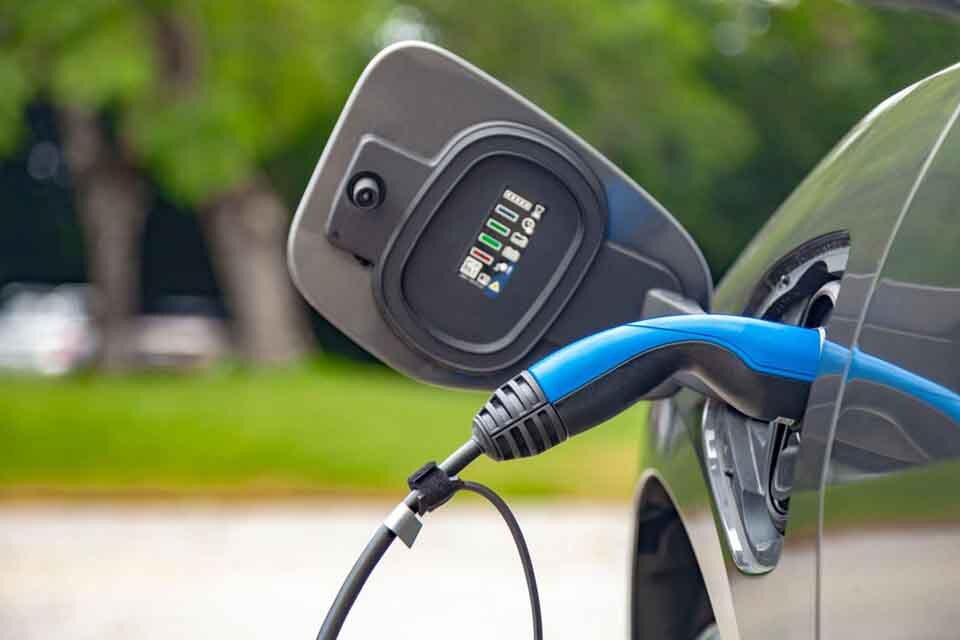 Charging electric car Oregon 2024
