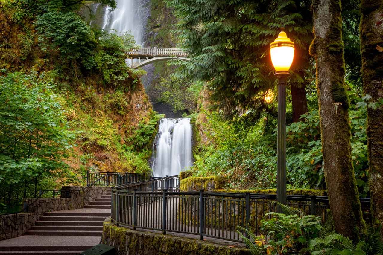 Walkway leading to Multnomah Falls 