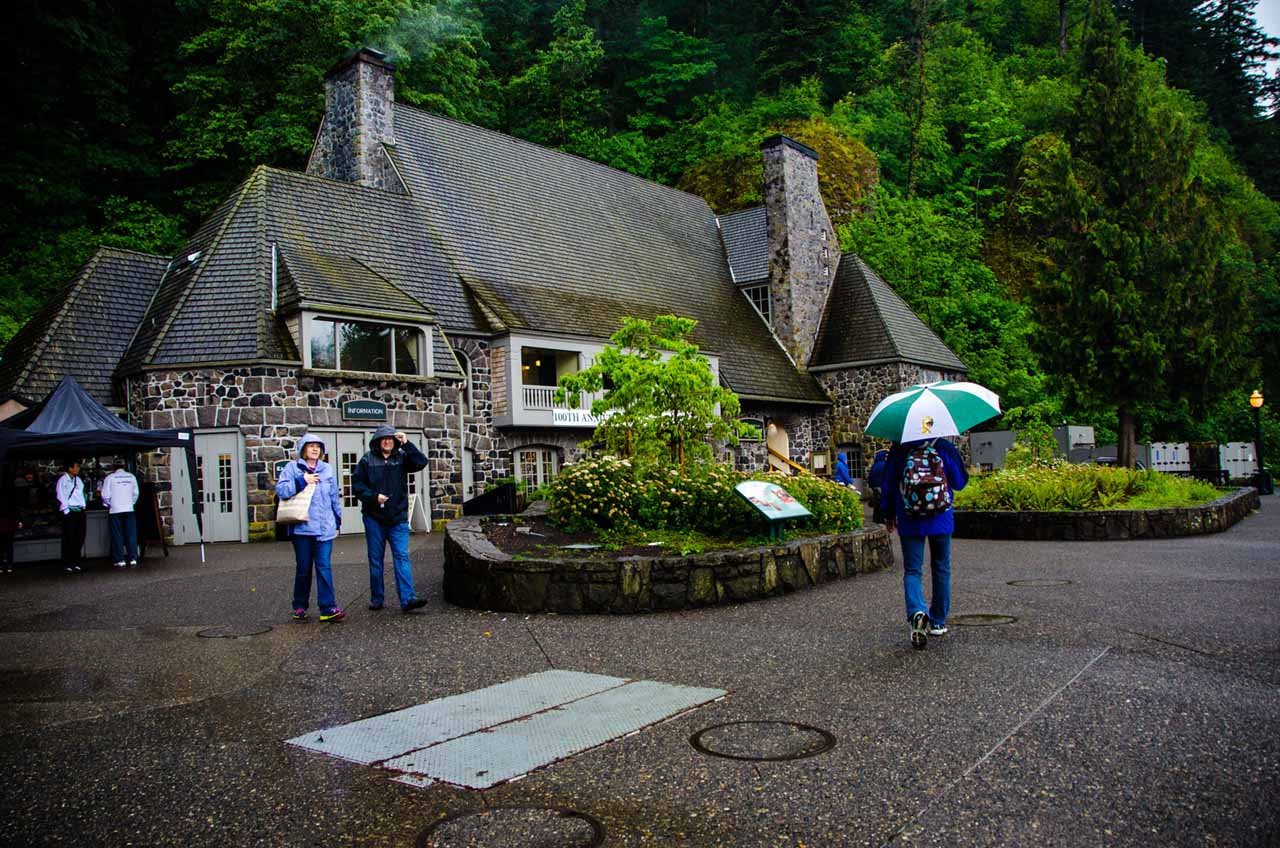 Multnomah Falls Lodge