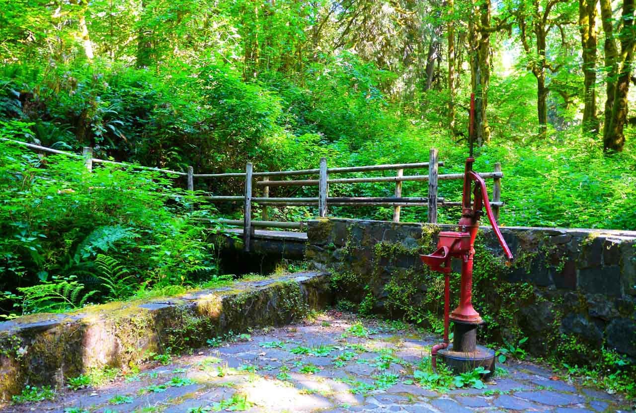 Old well pump - Oregon, USA