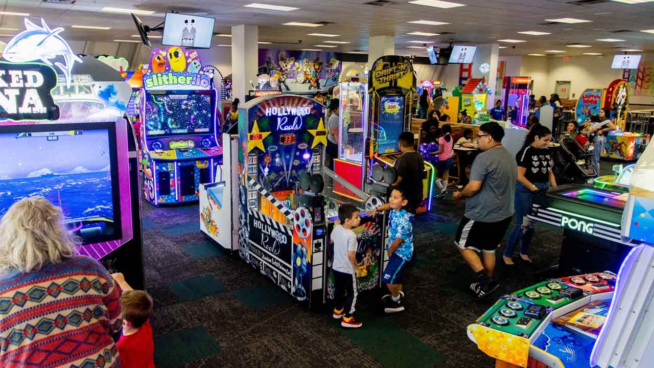 Game room, Chuck E. Cheese Opening