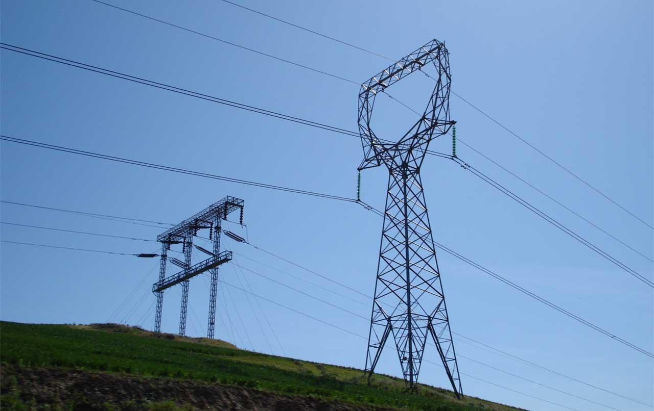 High voltage transmission towers Oregon