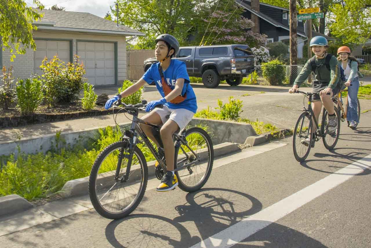 Riding in the bike lane - Safe routes to school - Oregon
