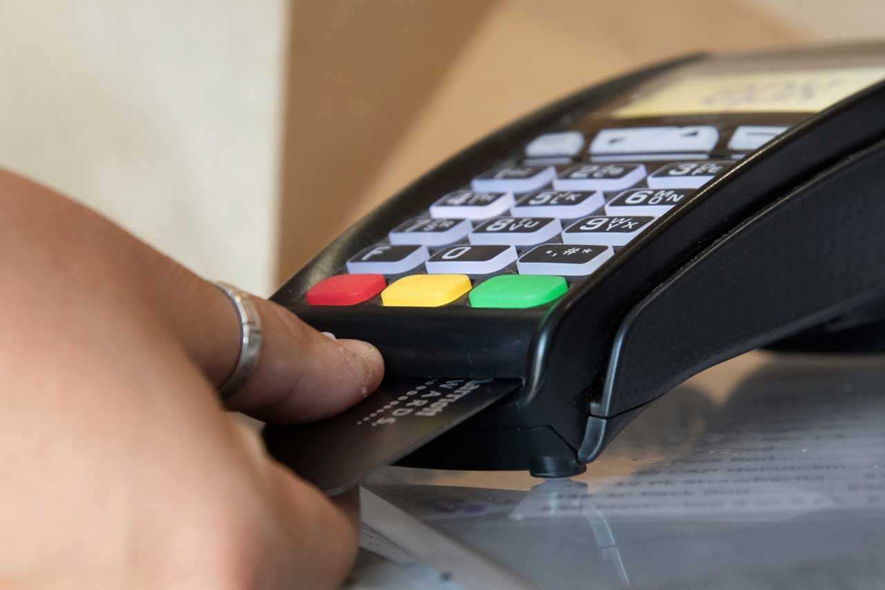 Using credit card in a store - Oregon