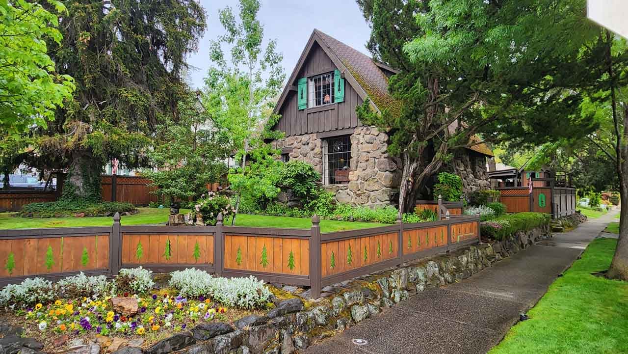 Lee-Janouch House in Medford