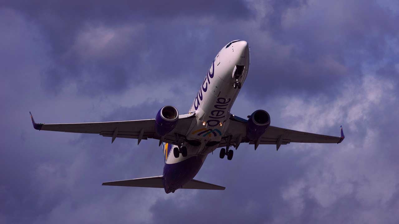 Avelo Airplaine Medford Oregon