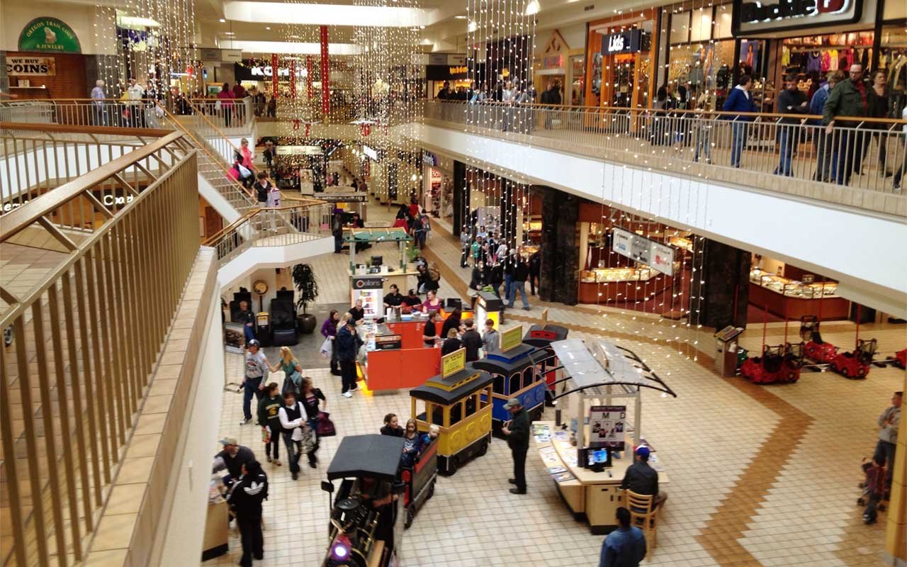 The Rogue Valley Mall (Medford, OR) during Black Friday.
