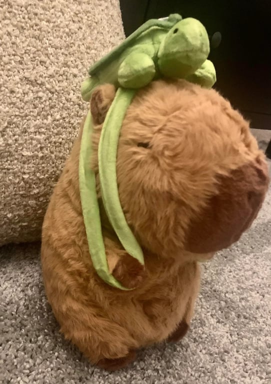 Peluche inteligente Nebu Capibara con IA, vista 3