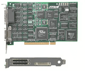 带金色边缘连接器和支架的 PCI DSP 扩展卡，用于运动控制