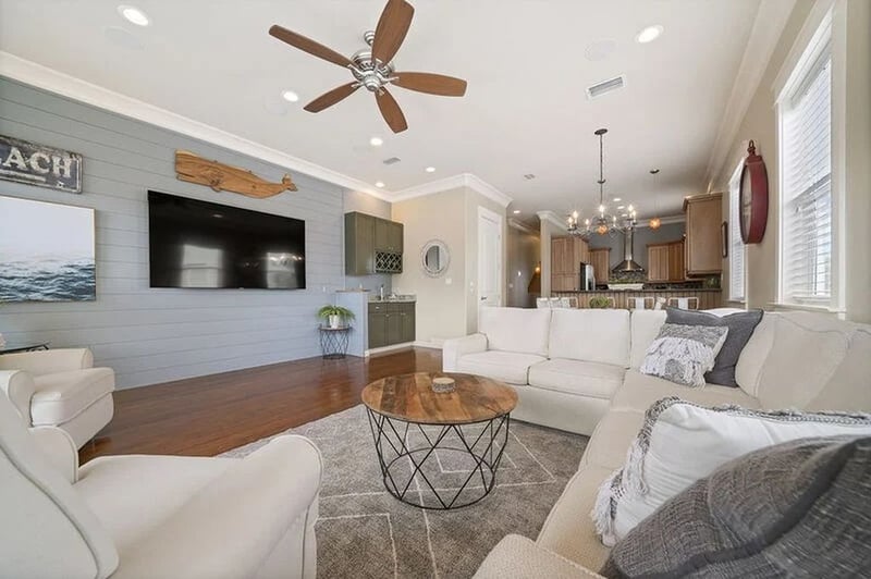 Beach Daze - Livng Room W/HDTV